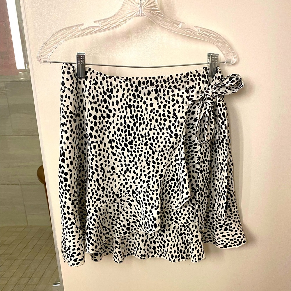 Animal print black and white ruffle skirt
